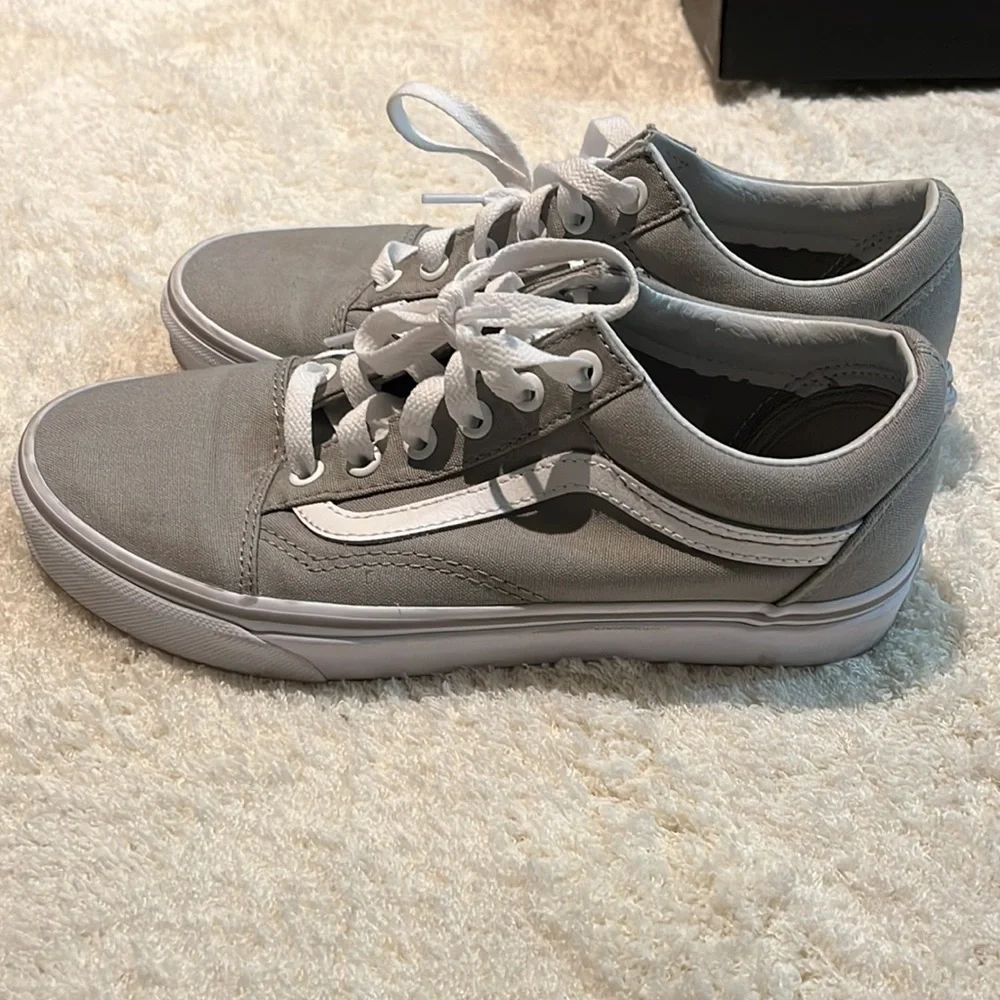 Vans - Picture 2 of 4
